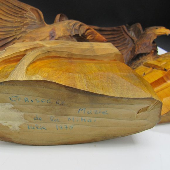 PAIR OF HAND CARVED WOODEN EAGLES. - Picture 8 of 9